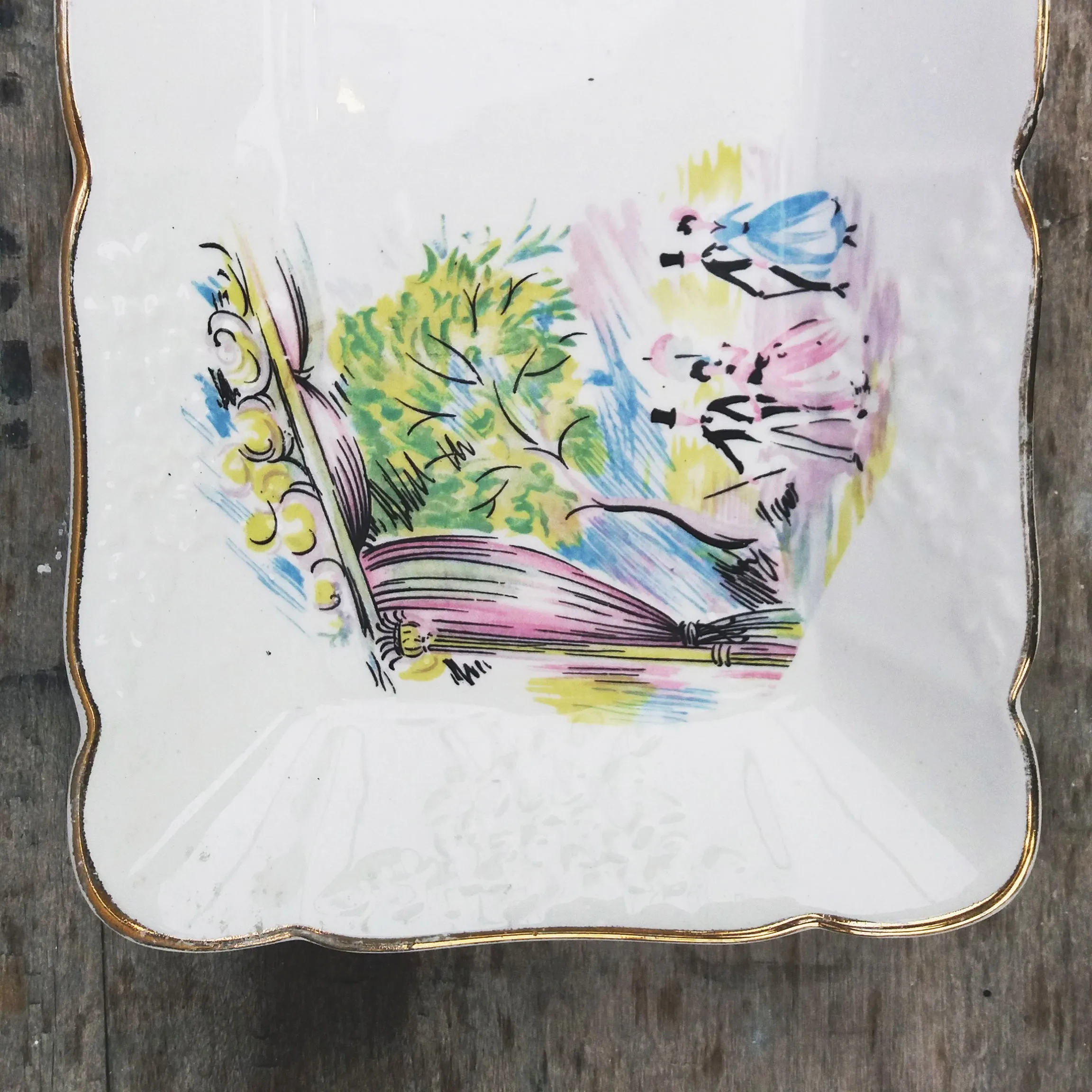 Vintage rectangular sandwich plate